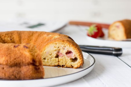 Rabarber-aardbei tulbandcake