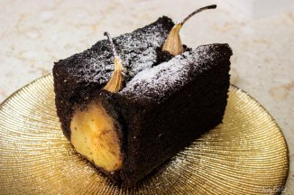 chocoladecake met hazelnoot en peer