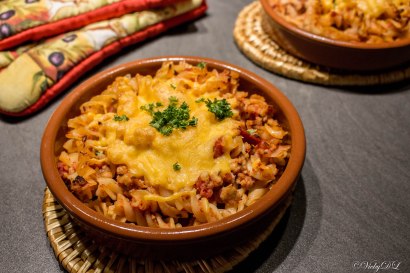 Spirelli bolognese met cheddar uit de oven