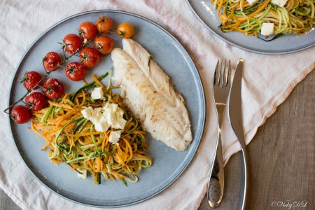 Courgette- en zoete aardappelspiralen uit de oven met roodbaarsfilet