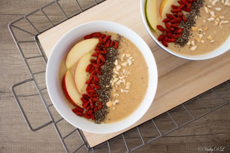 Smoothie bowl van appel en banaan