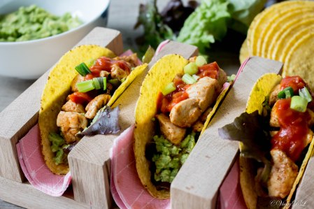 Taco's met kip en avocado