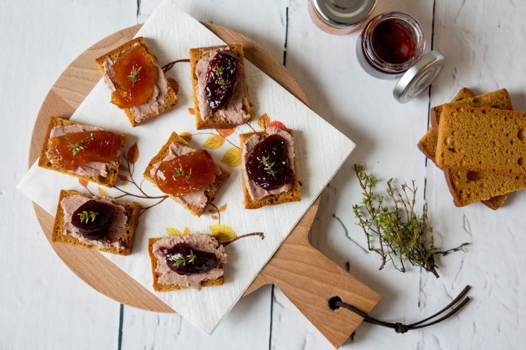 Peperkoek met wildpaté, confituur en tijm - Vickylicious