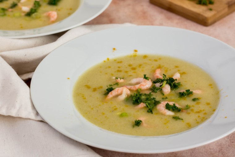Bloemkoolsoep met curry, garnaaltjes en lente-ui - Vickylicious