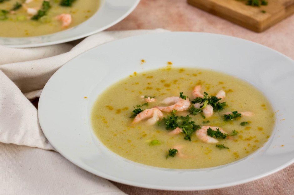 Bloemkoolsoep met curry, garnaaltjes en lente-ui - Vickylicious