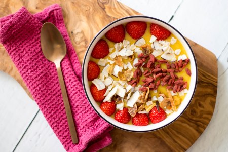 Smoothie bowl van banaan en mango