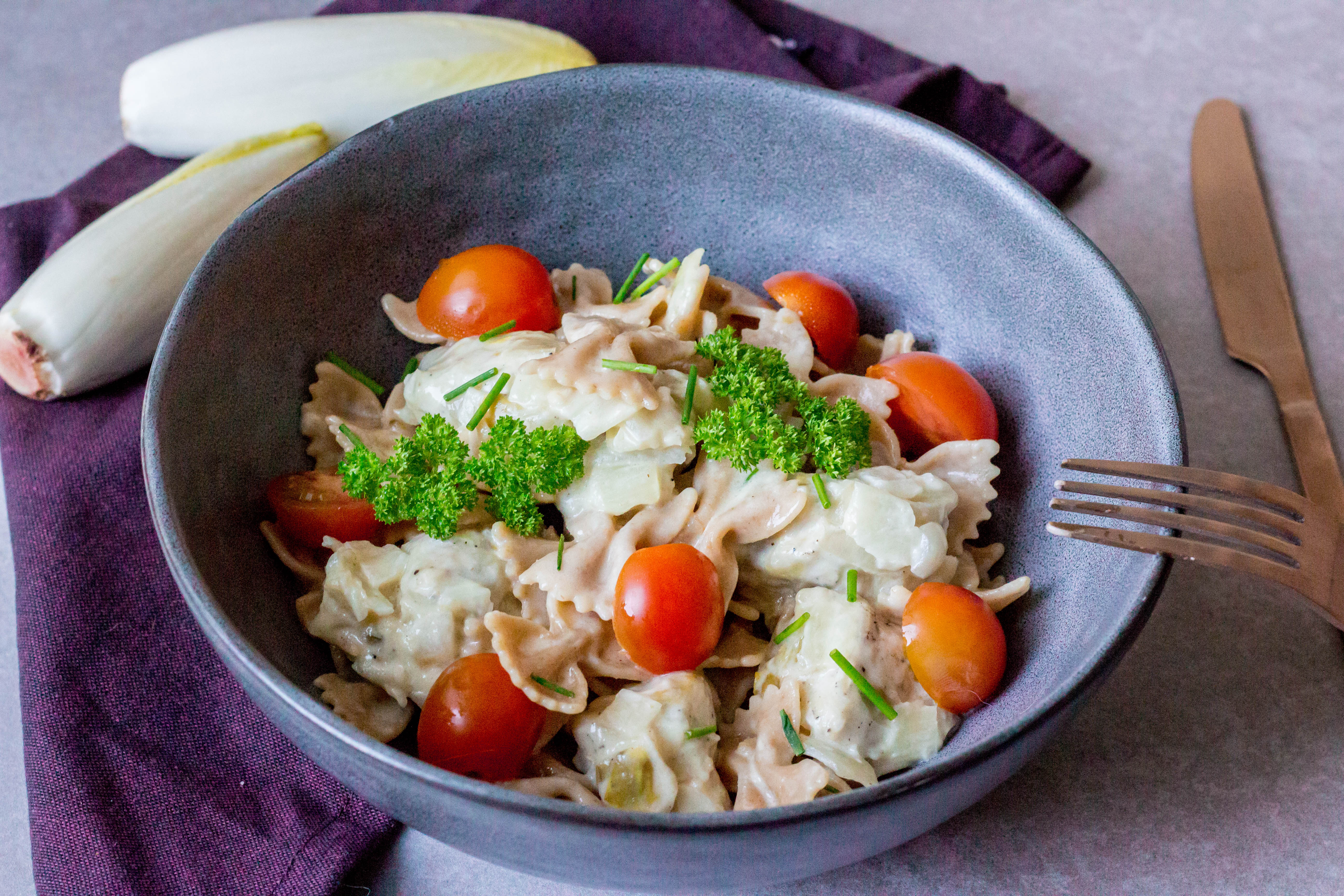 Romige pasta met witloof en kip