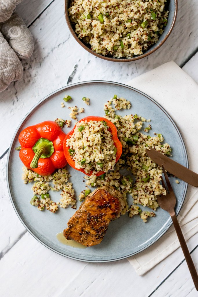 Gevulde paprika met bulgur, quinoa en groene asperges met kalfsmedaillon