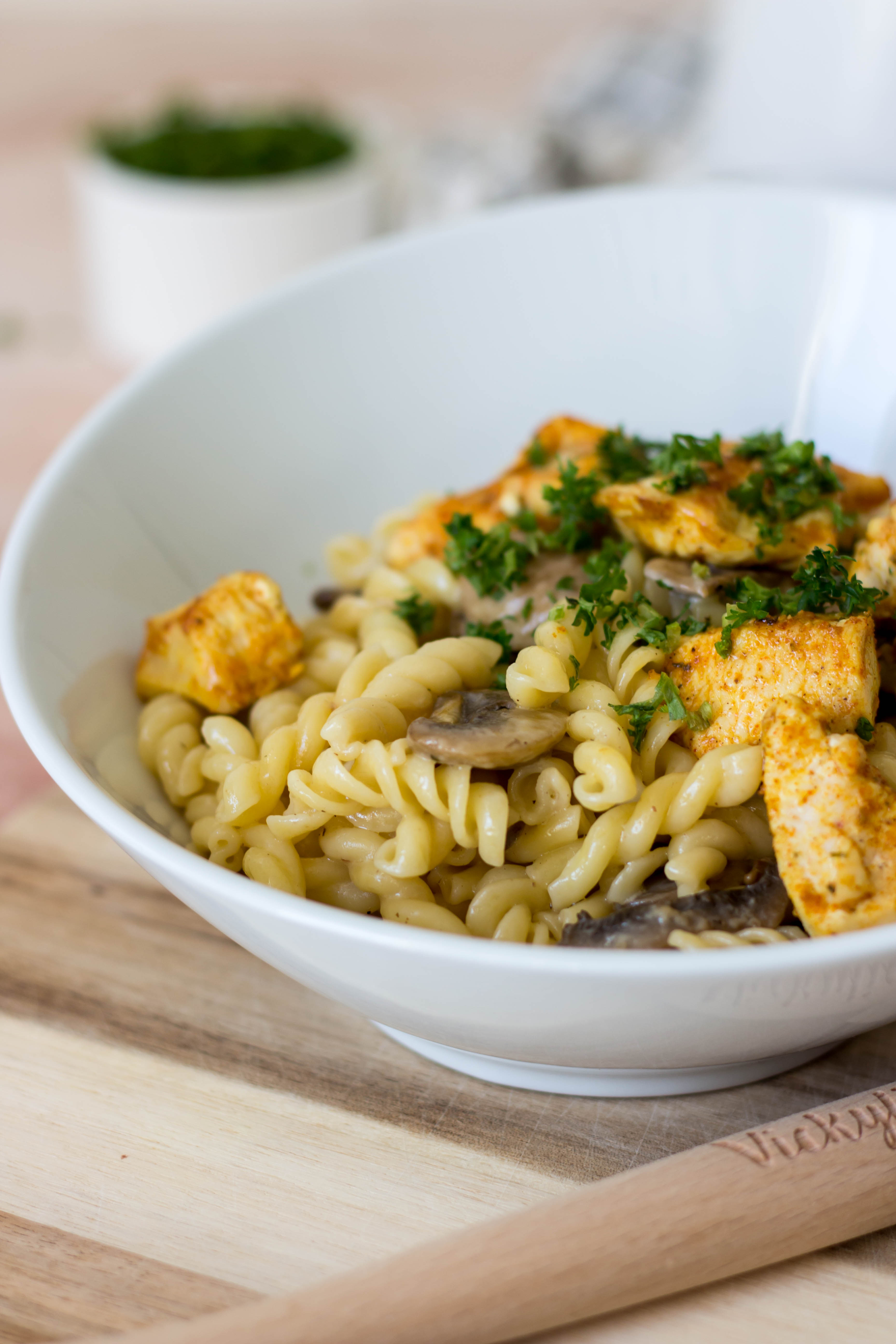 Pasta met champignonroomsaus, truffel en kip