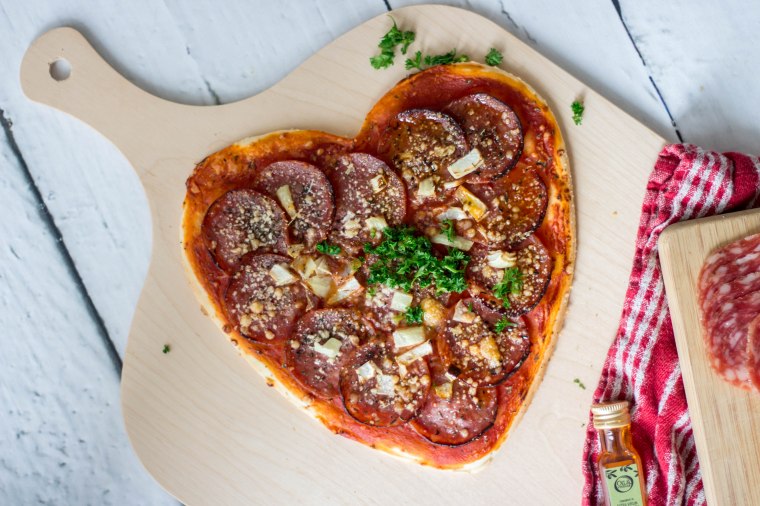 Pizza salami met chili-olie - Vickylicious