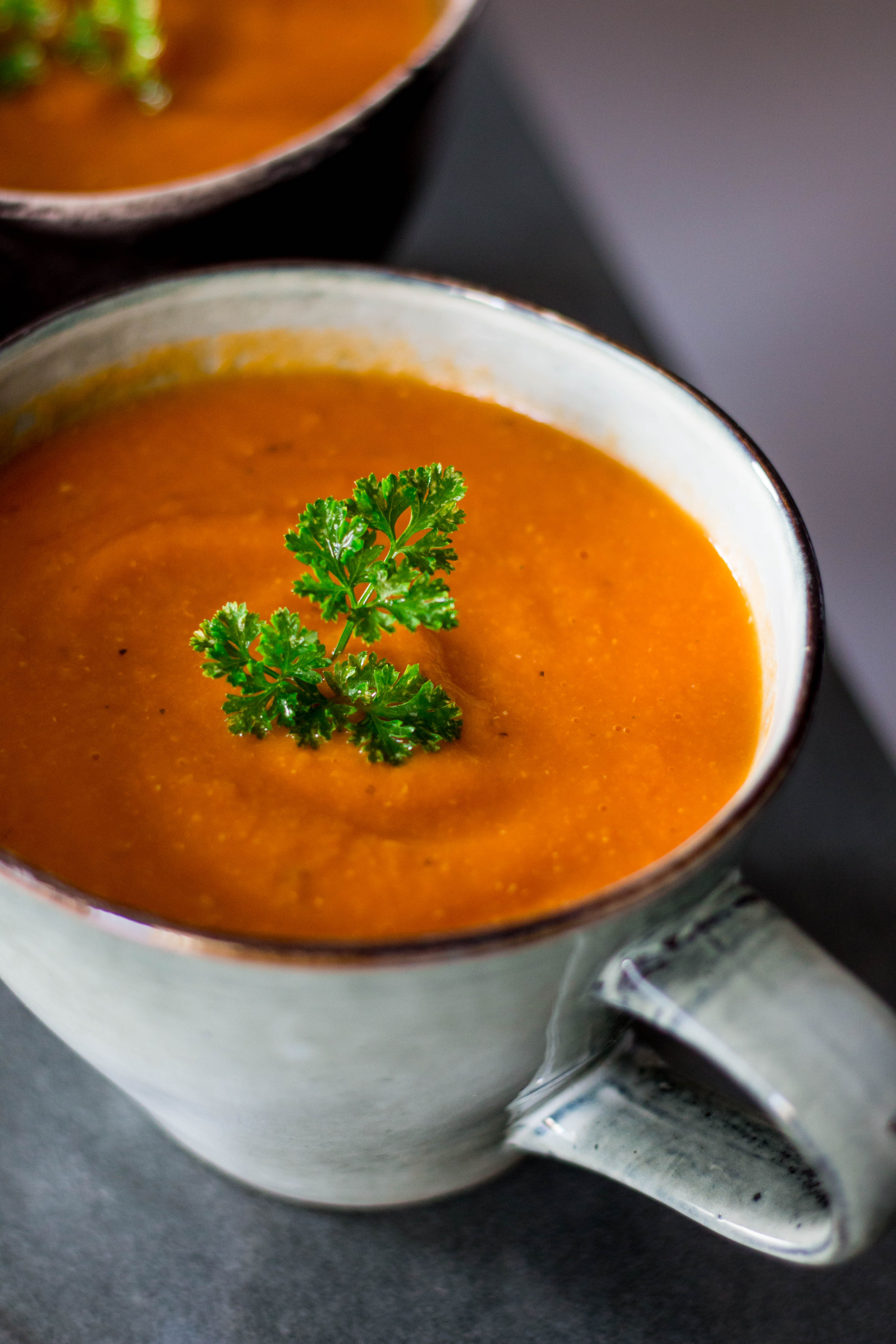 Tomatensoep met zoete aardappel en linzen