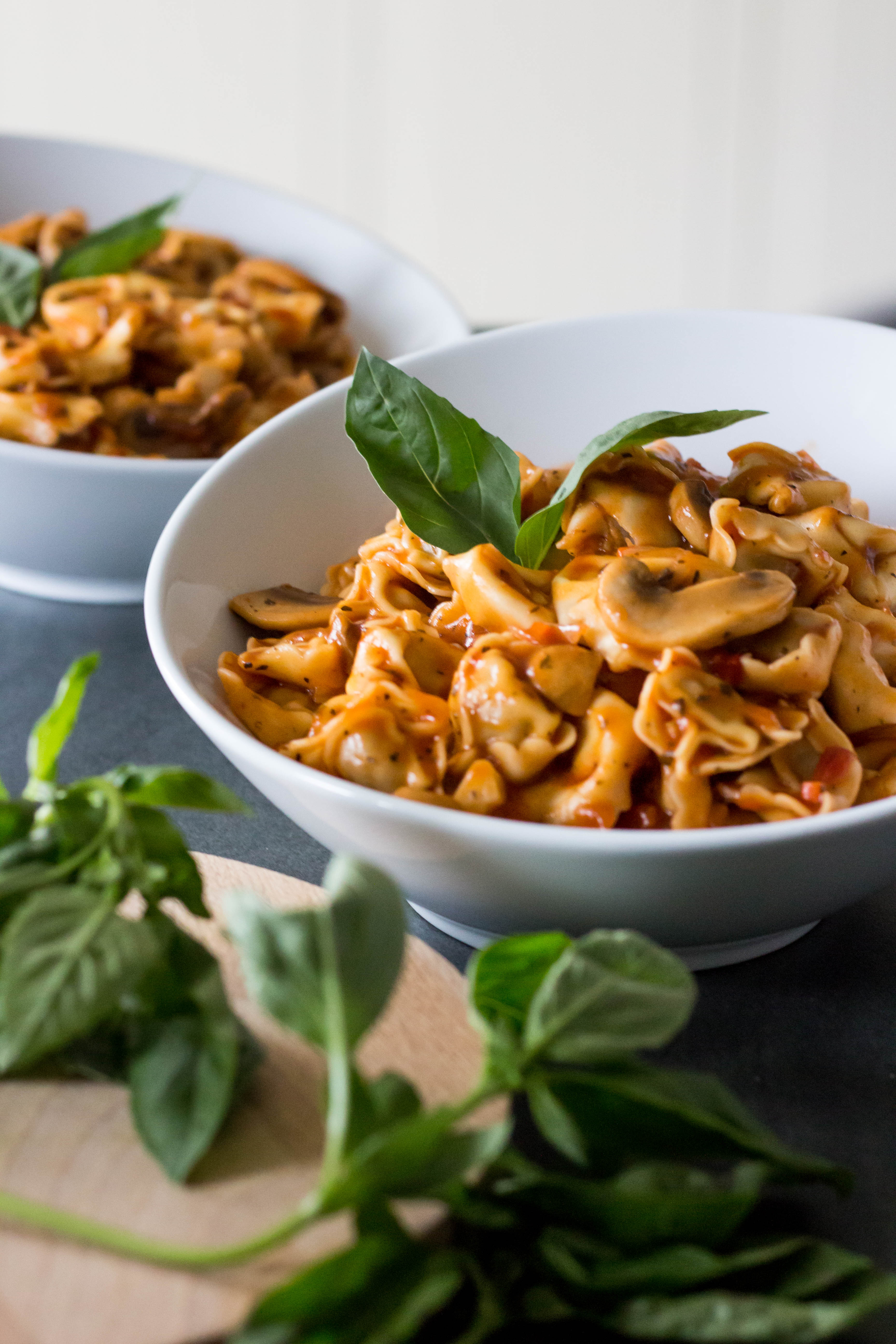 Tortellini met champignons en tomatensaus - Vickylicious