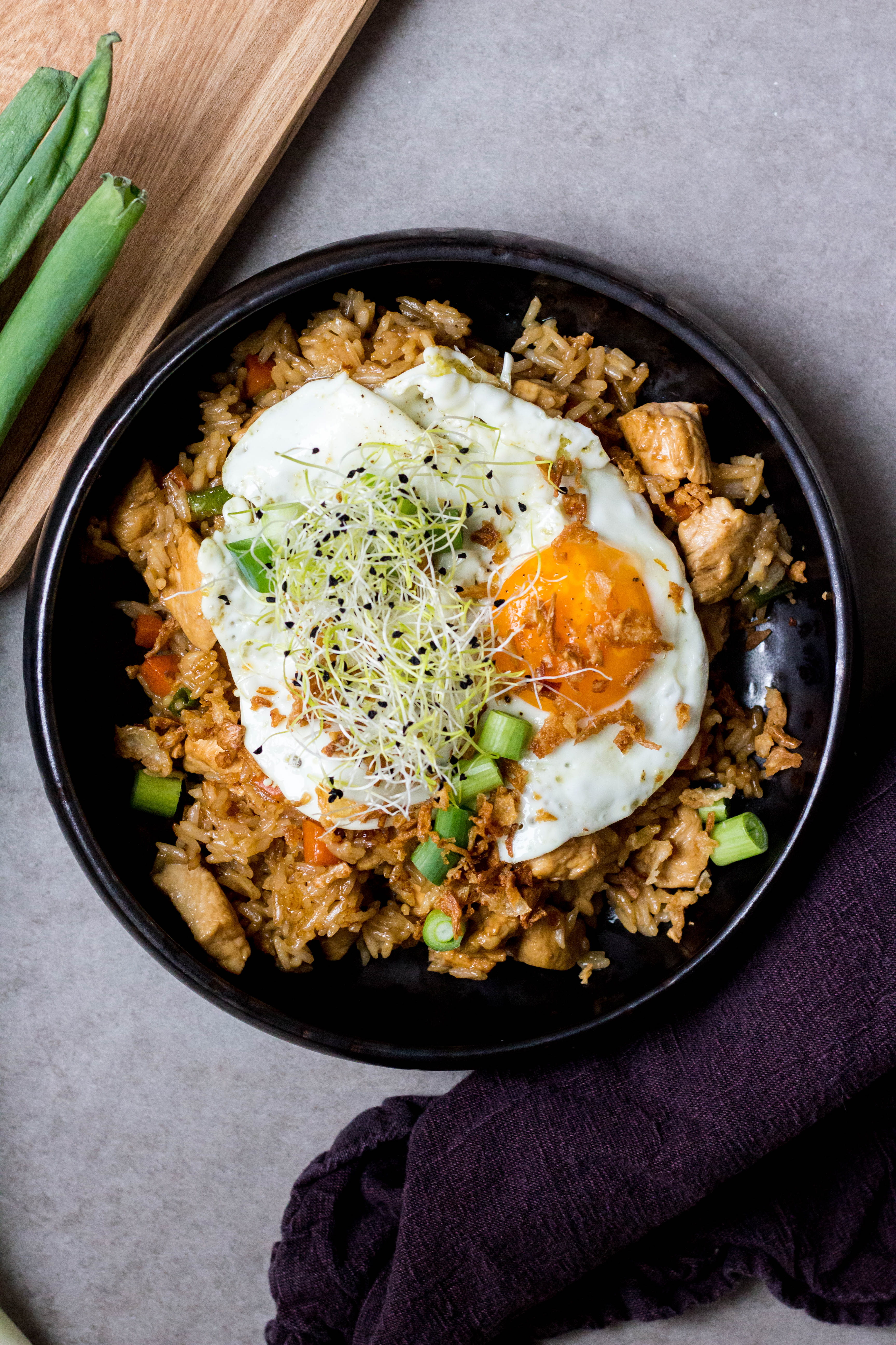 Wok met rijst, kip en spiegelei - Vickylicious