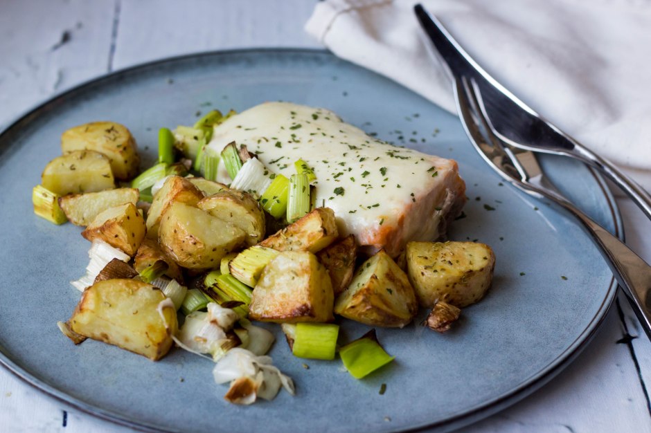 Aardappelen in schil met zalm, mozzarella en prei - Vickylicious