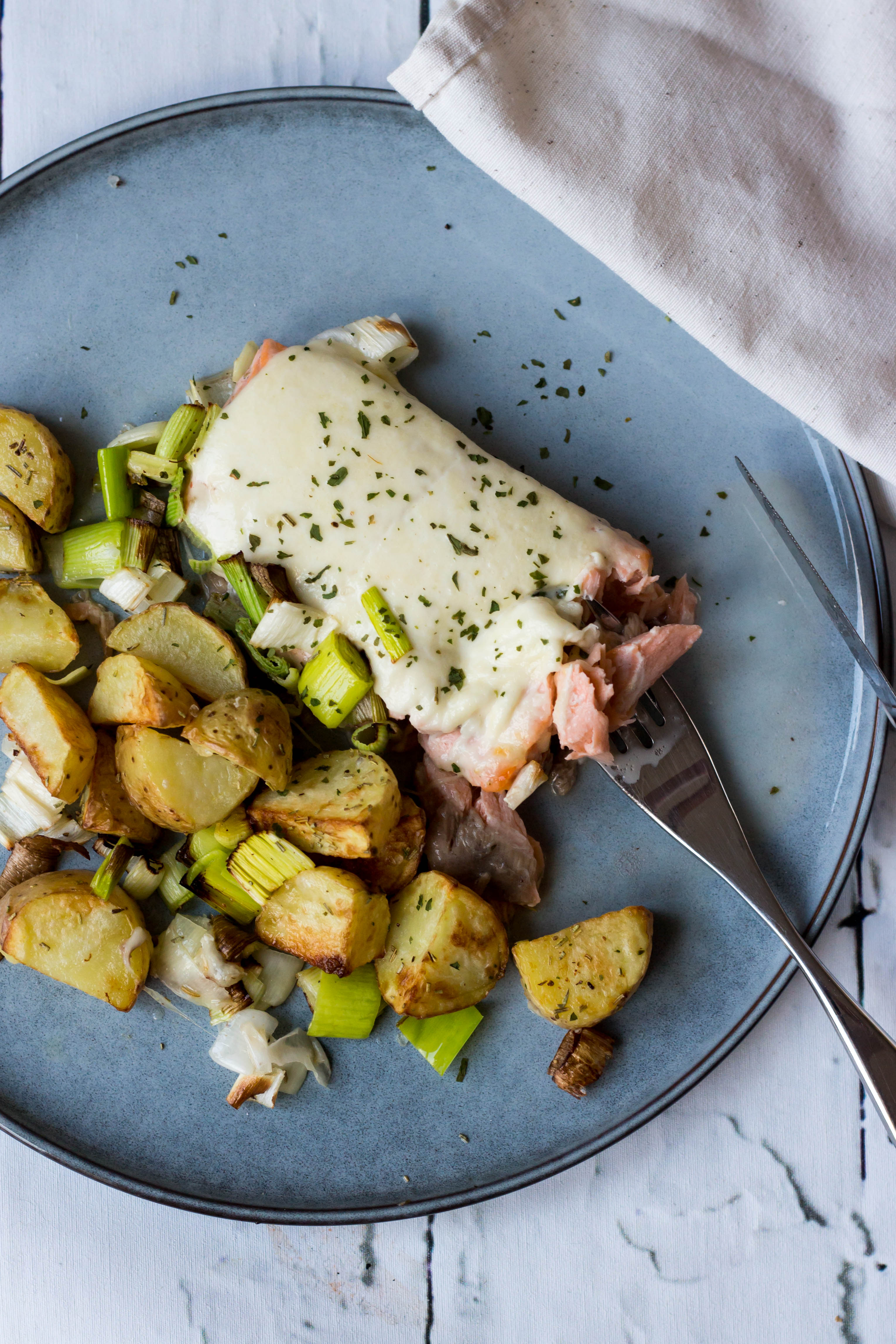 Aardappelen in schil met zalm, mozzarella en prei - Vickylicious