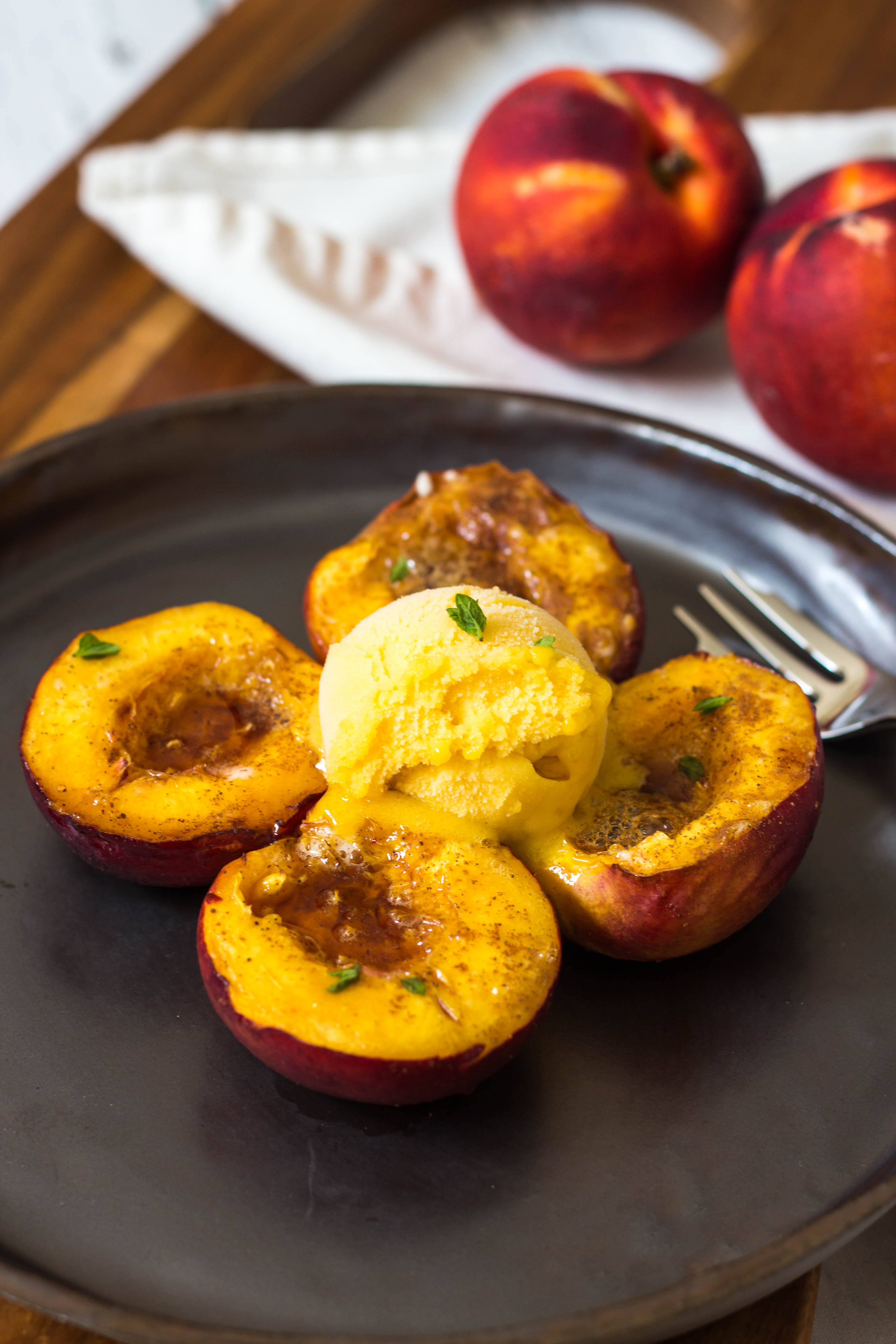 Warme nectarines met ijs en munt - Vickylicious