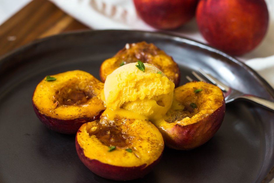 Warme nectarines met ijs en munt - Vickylicious