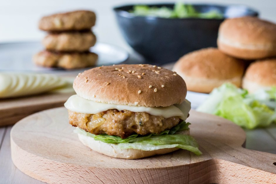 Hamburgers met kipgehakt en mozzarella - Vickylicious
