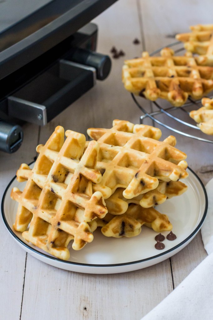 Vanille wafels met stukjes chocolade - Vickylicious