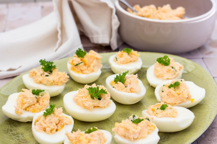 Gevulde eieren met zalmmousse - Vickylicious