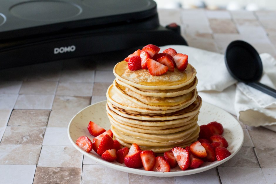 Pannenkoeken met Griekse yoghurt en aardbeien - Vickylicious