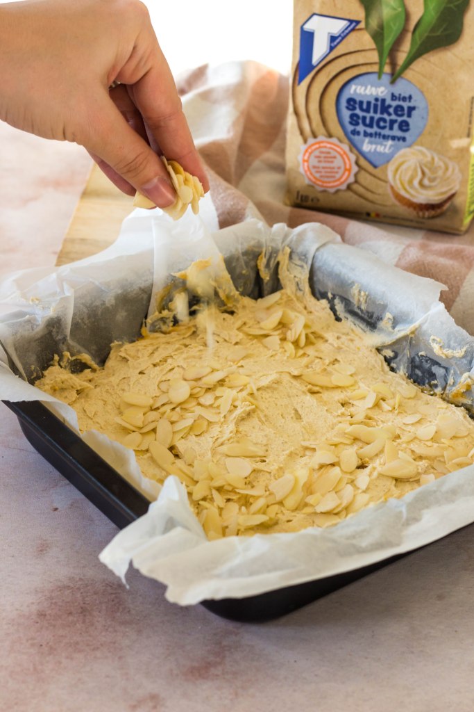 Amandelcake met abrikozenconfituur - Vickylicious