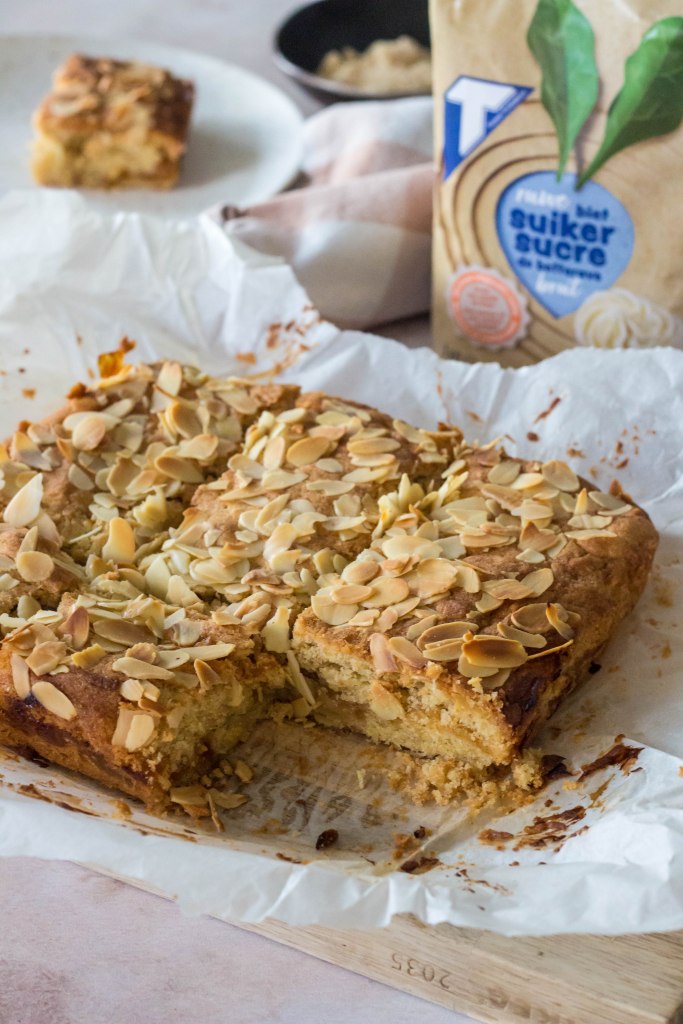 Amandelcake met abrikozenconfituur - Vickylicious