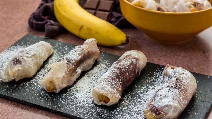 Gefrituurde loempia's met banaan en chocolade - Vickylicious
