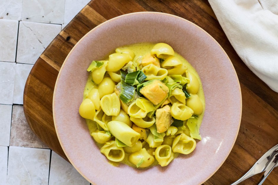 Pasta met zalm en prei in curry - Vickylicious