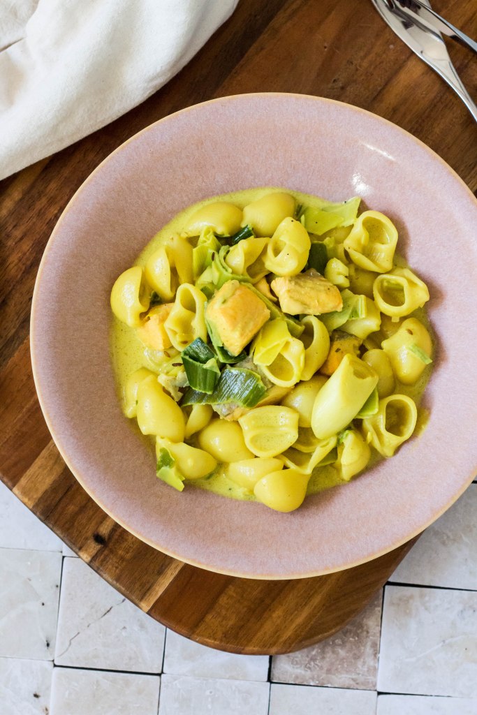 Pasta met zalm en prei in curry - Vickylicious