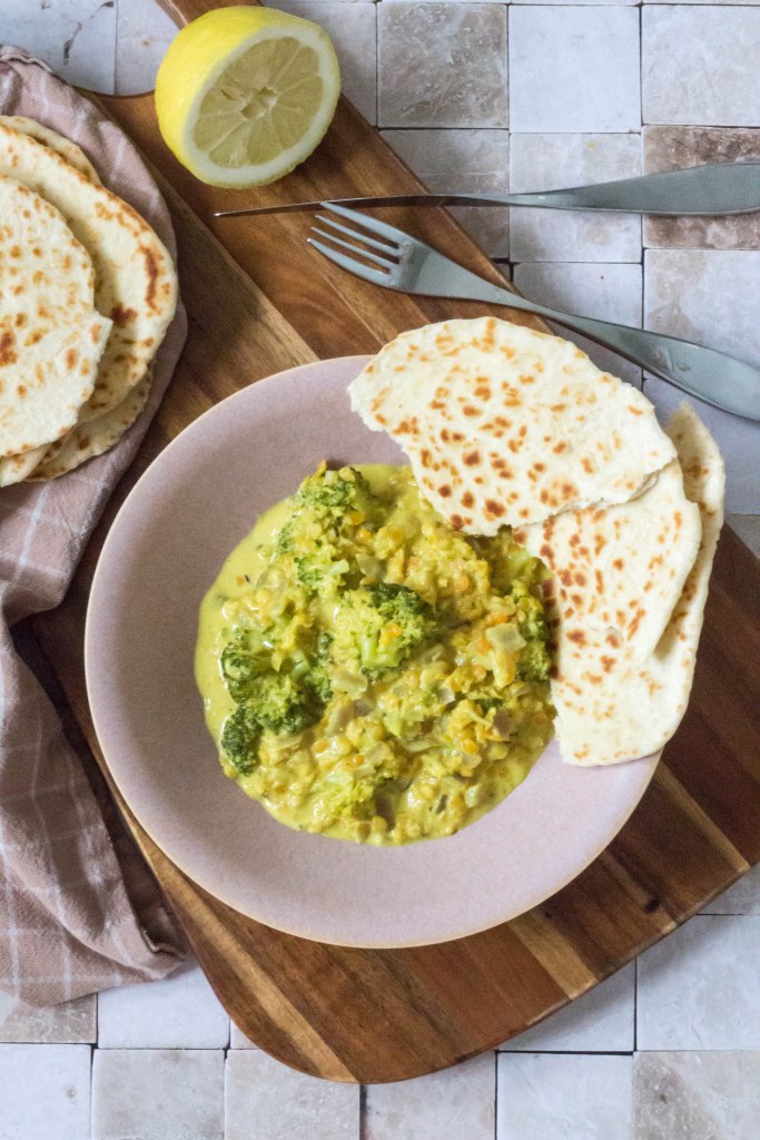 Curry met broccoli, linzen en naanbrood - Vickylicious