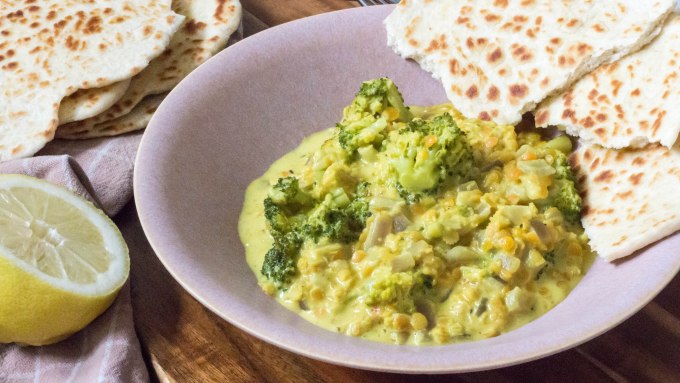 Curry met broccoli, linzen en naanbrood - Vickylicious